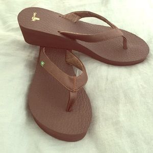 Sanuk wedge flip flops