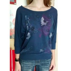 Quarter length sleeve tshirt