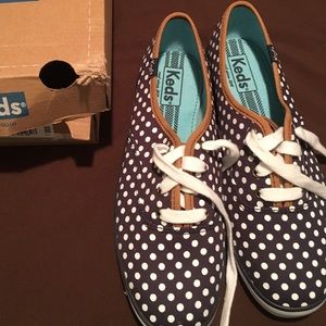 BrandNew CH DOT NAVY/WHITE KEDS