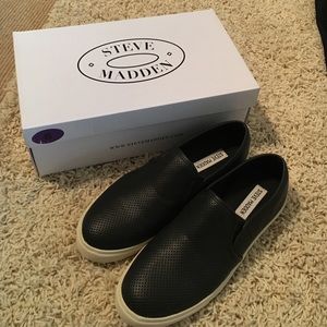 Steve Madden "Everest" leather slip on sneakers