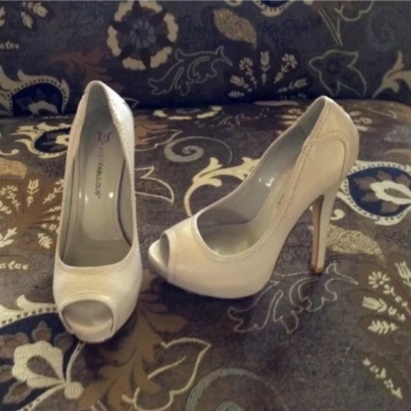 NIB Celeste Grey Heels
