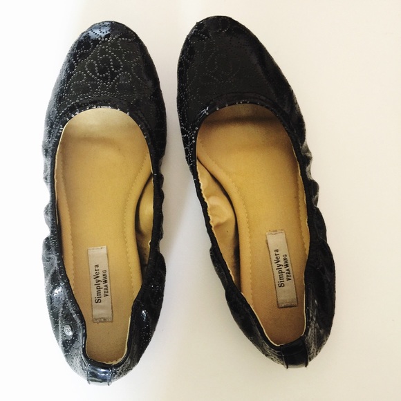 SOLD - Simply Vera by Vera Wang flats size 7.5