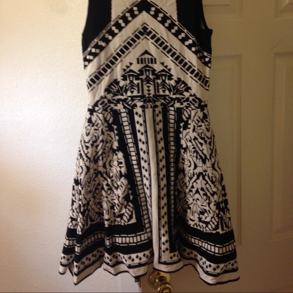 Lush patterned dress - Picture 2 of 4