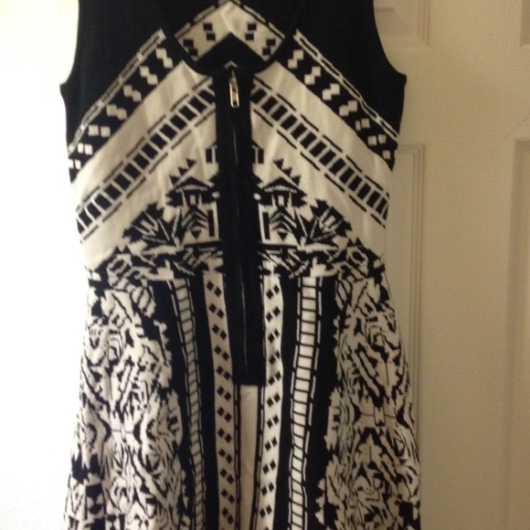 Lush patterned dress - Picture 3 of 4