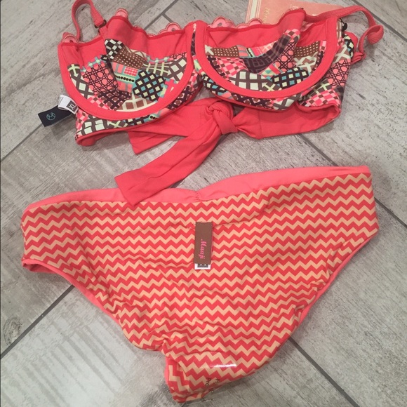 NWT REVERSIBLE STRAPLESS BIKINI TOP - Picture 3 of 4