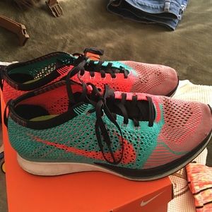 Nike flynit racer hyper jade punch black 7.5 men