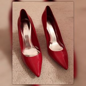 ᴿᴱᴰ ˢᴴᴼᴱˢ ᴾᵁᴹᴾ