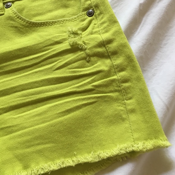 🌟3/$20🌟 LC Lauren Conrad Frayed Shorts - Picture 4 of 4
