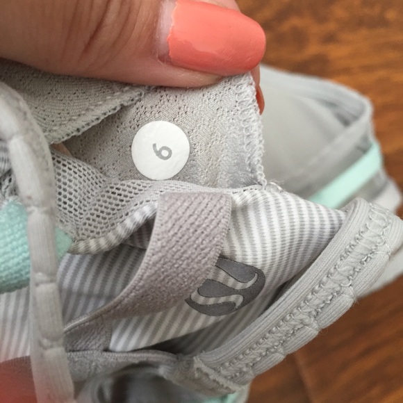 ‼SOLD‼️Lululemon Hot Spell sport bra - Picture 4 of 4