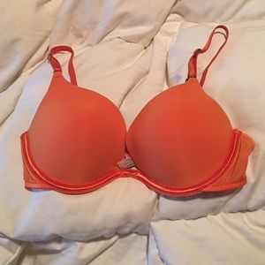 Orange VS bra