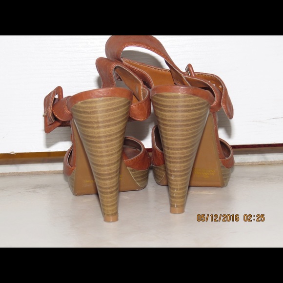 BROWN CASUAL HEEL - Picture 2 of 3