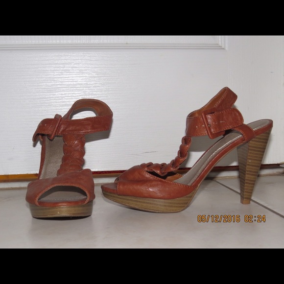 BROWN CASUAL HEEL - Picture 3 of 3