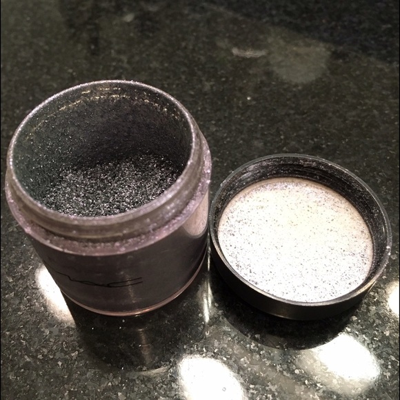 MAC Cornflower pigment
