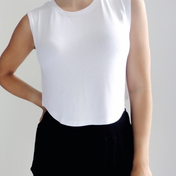 SOLD OUT ❌ Jenna Crop Top - Picture 2 of 4