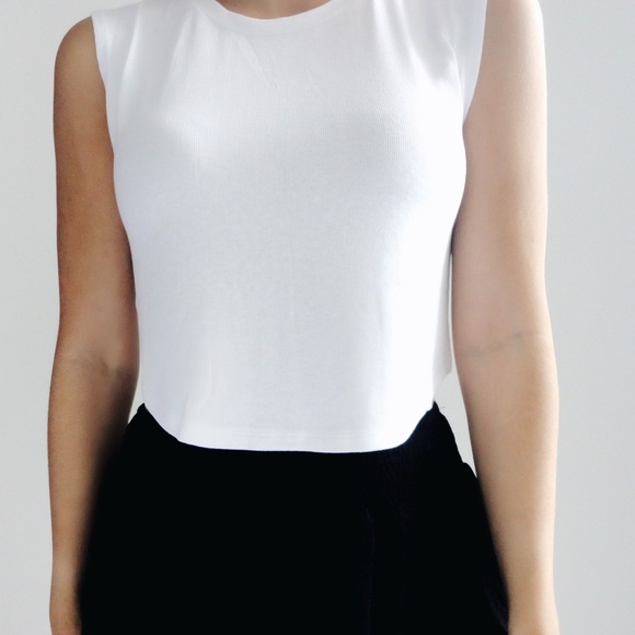 SOLD OUT ❌ Jenna Crop Top - Picture 3 of 4