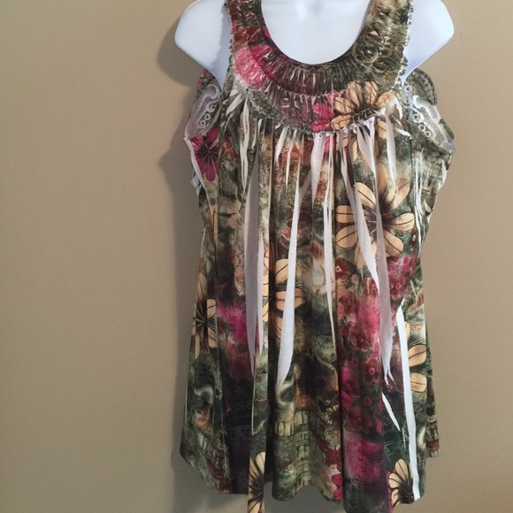 Cute top with butterfly back