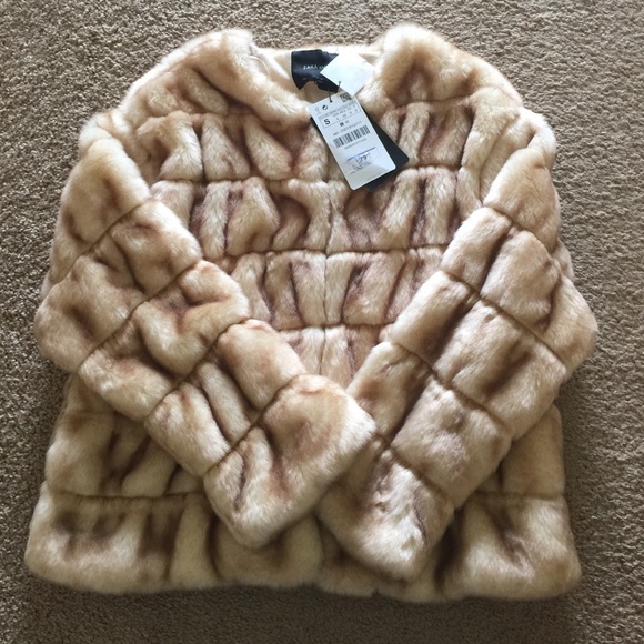 😁😁elegant faux fur jacket by Zara knit!!!