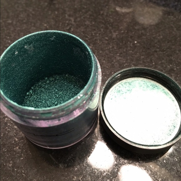 MAC Teal pigment