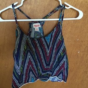 crop top w many colors on it.