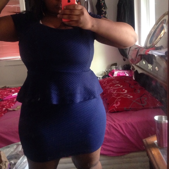 🍷Peplum dress🍷 - Picture 2 of 4