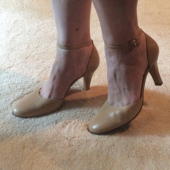 Naturalizer Sand Dune Lea Heels. 11M