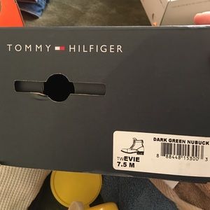 Tommy hilfger size 7 green Nubuck boots