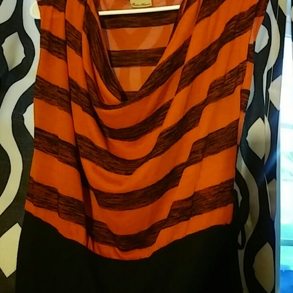 Top no sleves - Picture 2 of 3