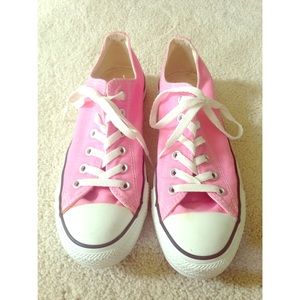 Pink low-top Converse All-stars - size 9