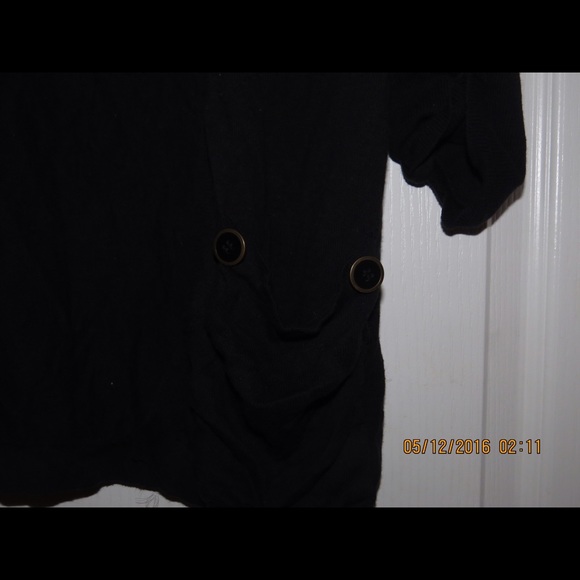 SIMPLE BLACK CARDIGAN WITH POCKETS IN FRONT - Picture 2 of 3