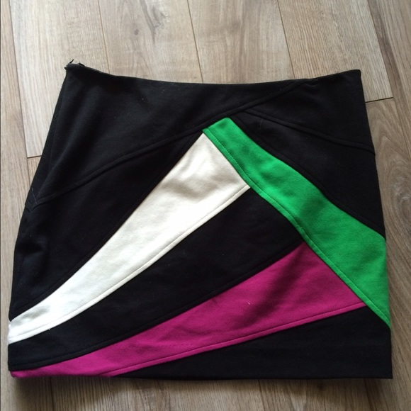La Rok mini skirt - Picture 2 of 3
