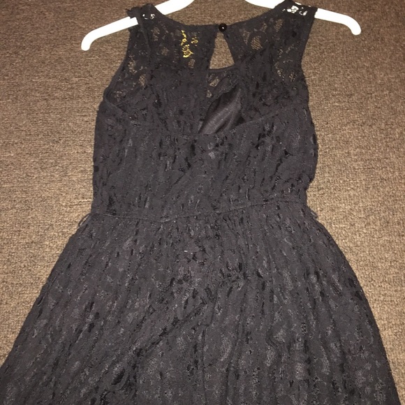 Black lace dress - Picture 3 of 3
