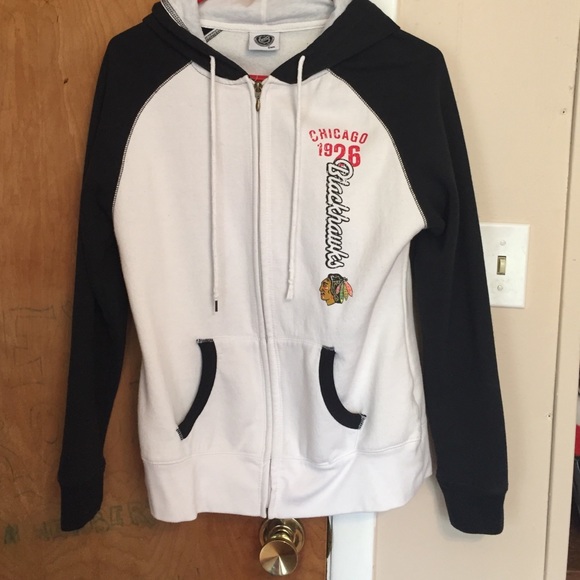 Blackhawks zip up