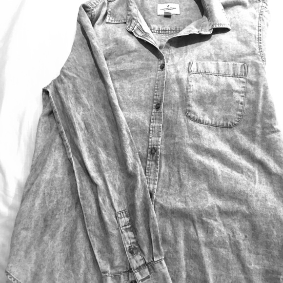 American Eagle Outfitter grey button up shirt