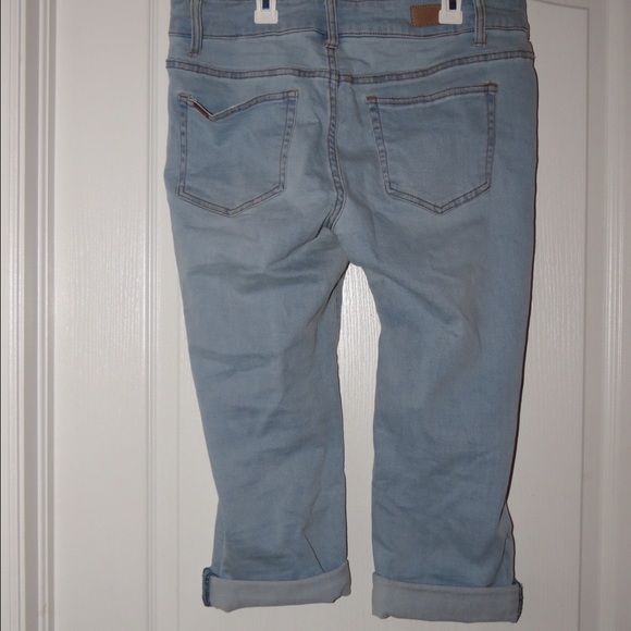 CELEBRITY SLIGHTLY DISTRESSED JEANS - Picture 2 of 4