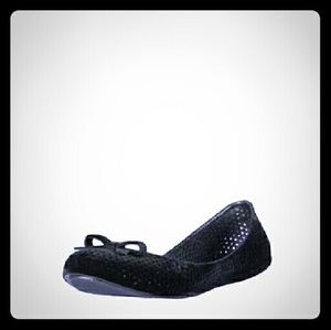 Black flat ballerinas with velvet finish