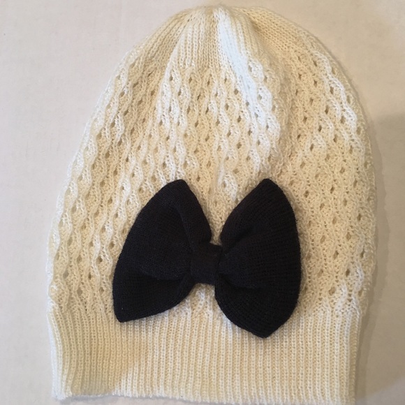 Beanie with a bow.