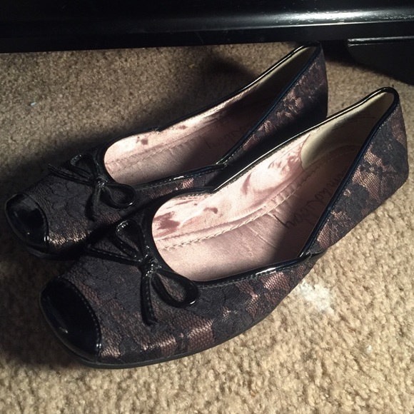 Black lace flats w/ nude underlay