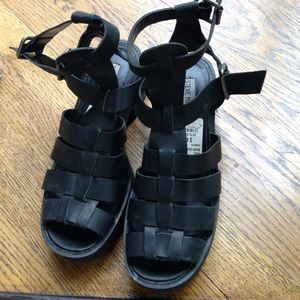 Steve Madden Schoolz in Black