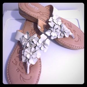 BORN adorable dressy flip flops!