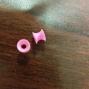 Pink 2 gauge silicone plugs