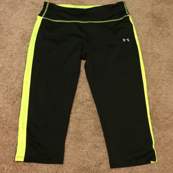 Women's Under Armour fitted workout crops