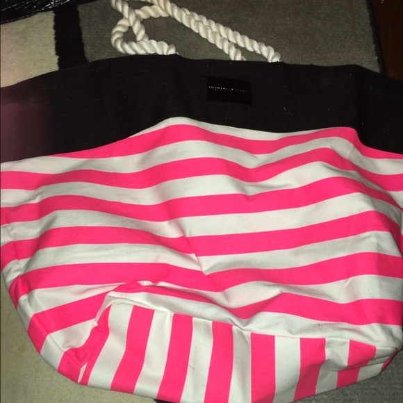 ❌SOLD ON ♏️ercari❌Victoria's Secret getaway bag