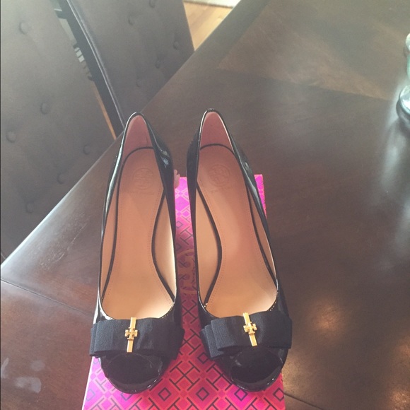 👠Tory Burch Black Trudy Wedges NWT!! 👠