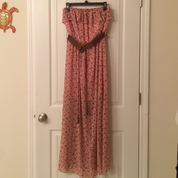 Dresses & Skirts - Cute floral print dress with belt Dresses & Skirts - Cute floral print dress with belt