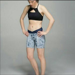 Like new Lululemon pedal pacer/ cycling shorts 4