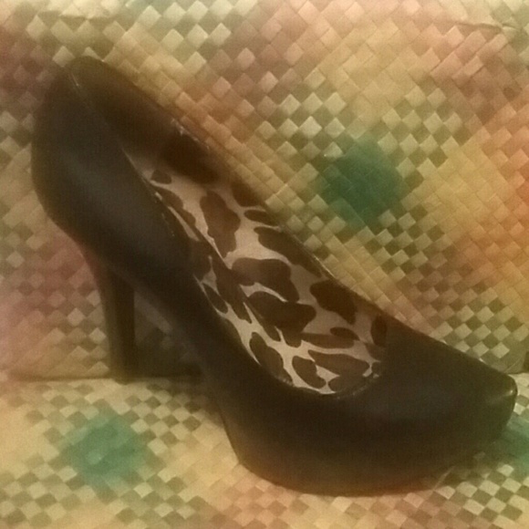 Sleek black Carlos by Carlos Santana heels