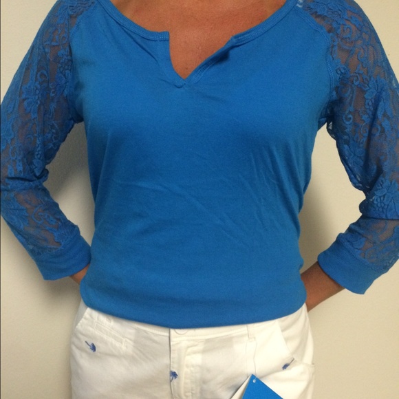 Sweet Lace sleeved tee🎉 - Picture 1 of 2