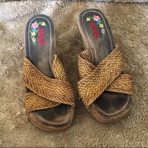 Bongo wedges. Size 8