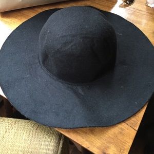 Basic black floppy hat!
