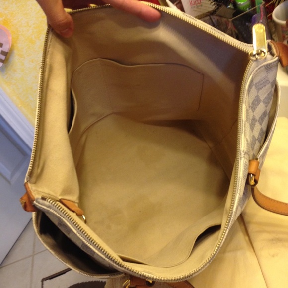 SOLD-💯% Authentic LV Totally MM Damier Azur - Picture 4 of 4